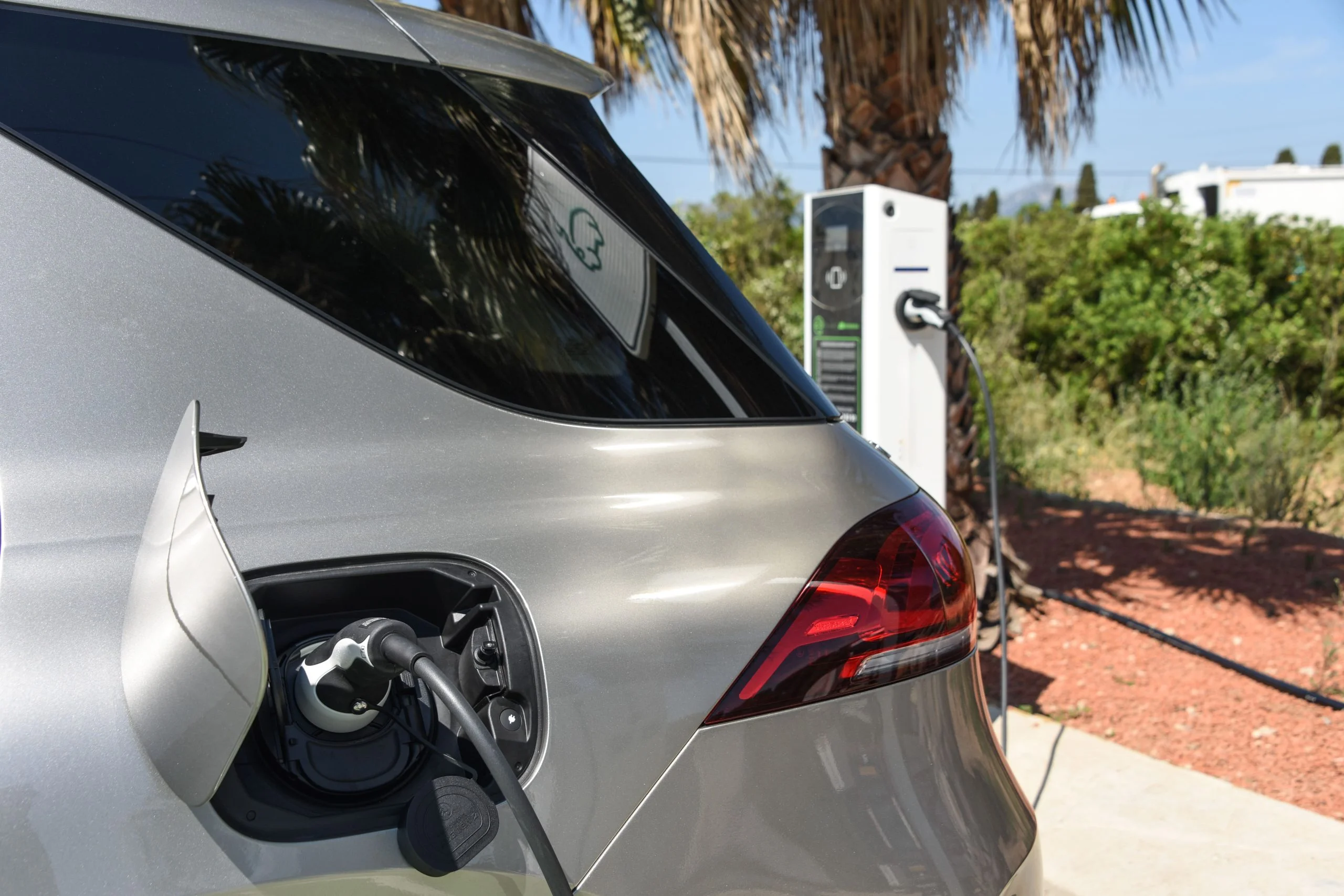 Installation bornes de recharge publiques